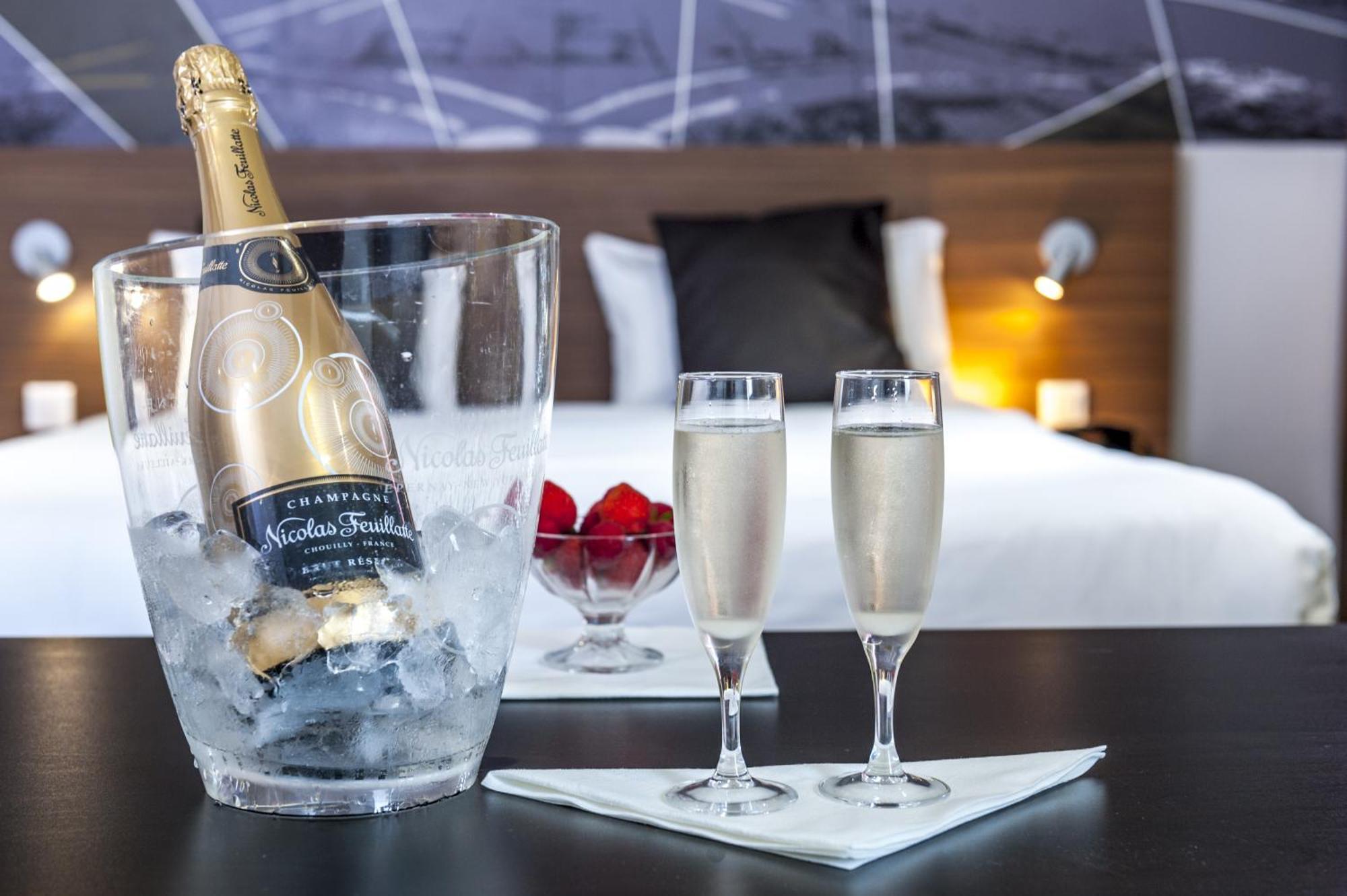 Brit Hotel Toulouse Colomiers - L'Esplanade Екстер'єр фото